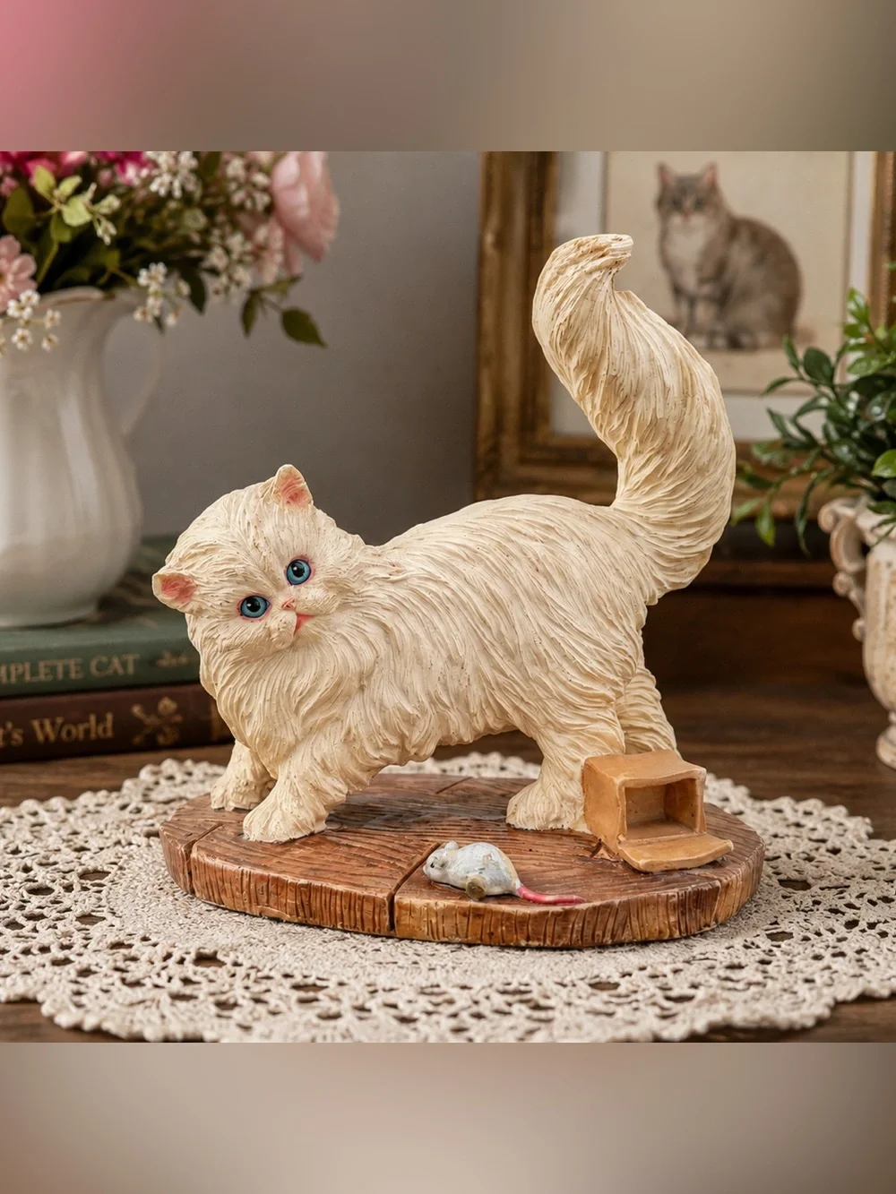 Vintage 1980s Persian Kitten Cat Figurine w Mouse Resin Shelf Decor 6.5”